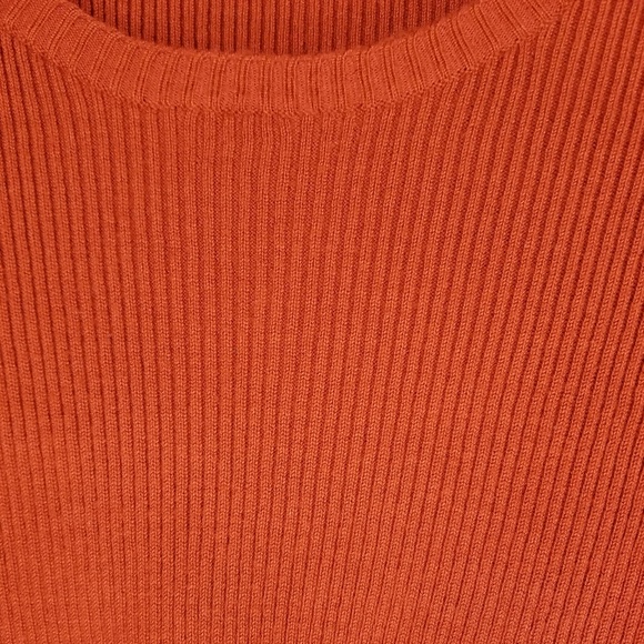 SOLD Burnt orange crop top - Picture 4 of 4